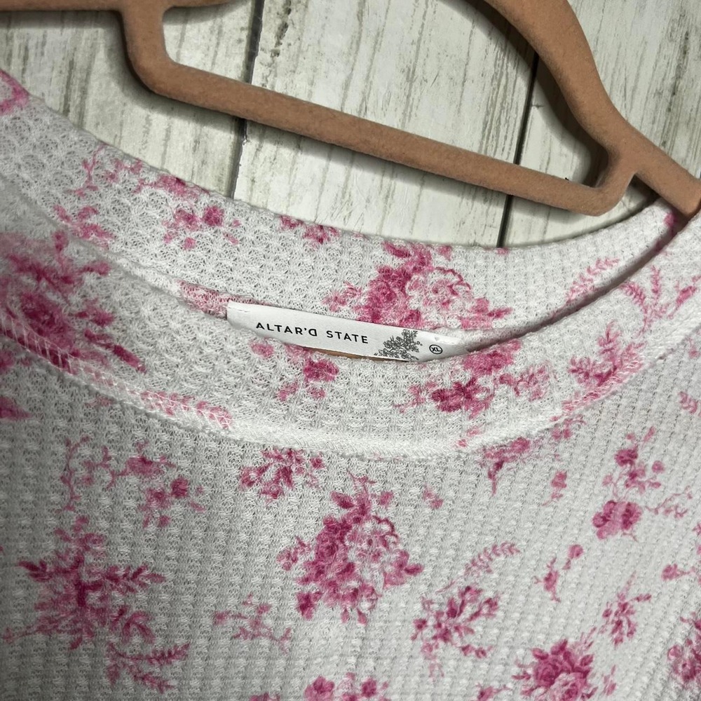 Altar'd State white & pink floral long sleeve top with ruffle peplum hem XL - Picture 2 of 4